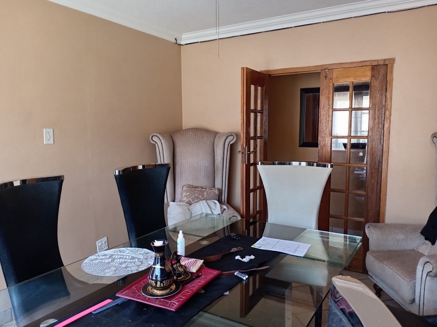 3 Bedroom Property for Sale in Mountain View Gauteng