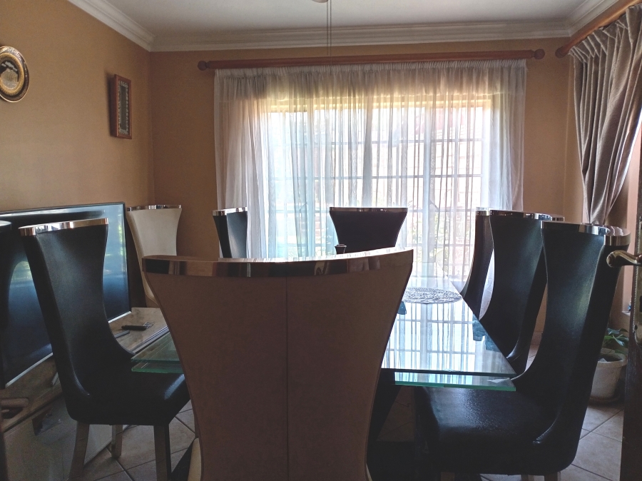 3 Bedroom Property for Sale in Mountain View Gauteng