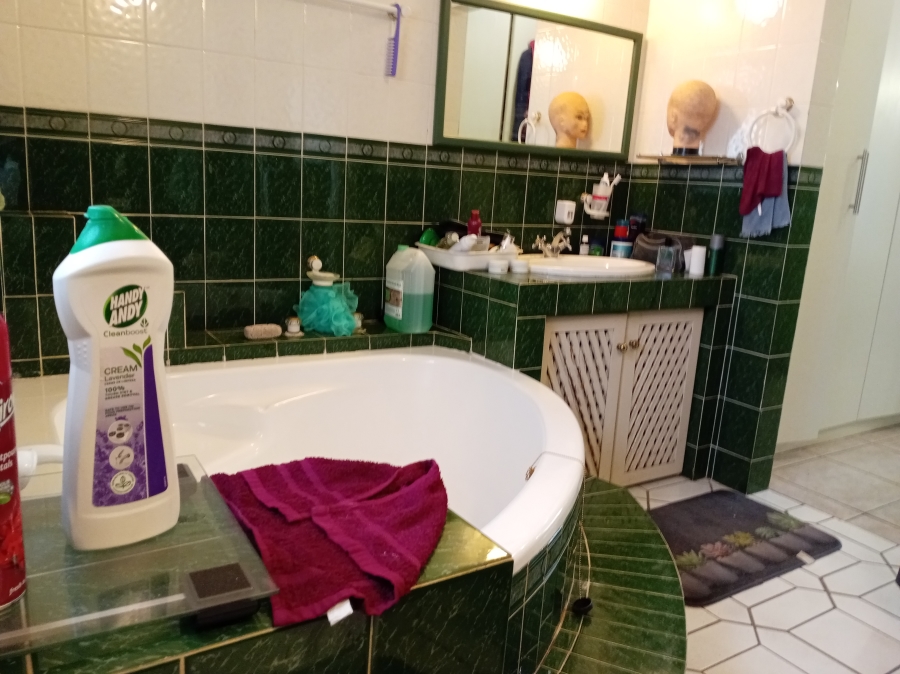 3 Bedroom Property for Sale in Mountain View Gauteng