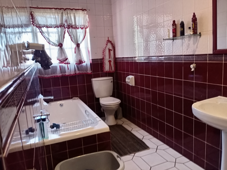 3 Bedroom Property for Sale in Mountain View Gauteng
