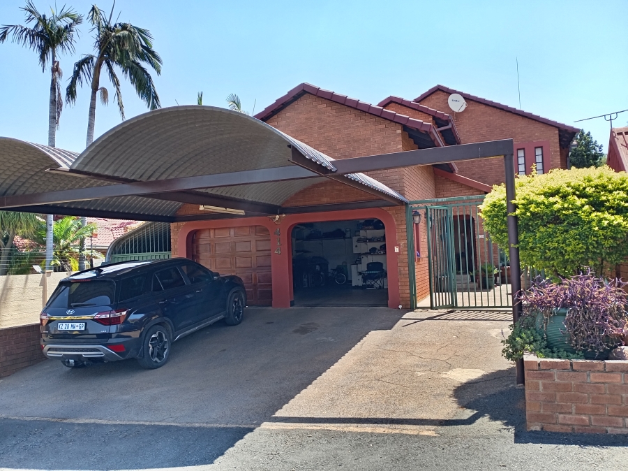3 Bedroom Property for Sale in Mountain View Gauteng