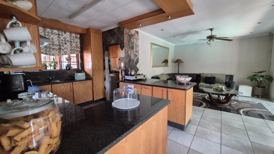 3 Bedroom Property for Sale in Crystal Park Gauteng