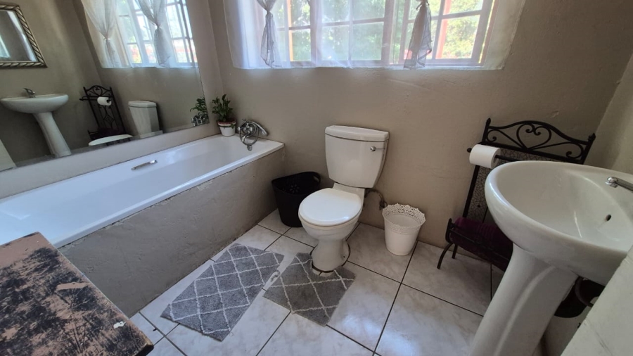 3 Bedroom Property for Sale in Crystal Park Gauteng