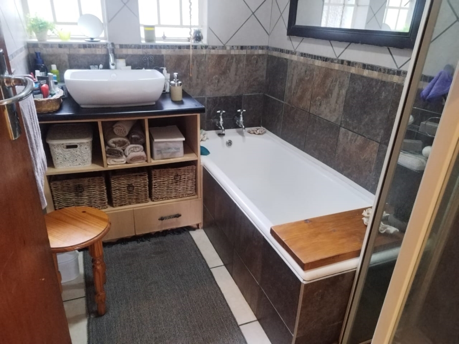 3 Bedroom Property for Sale in Bonaero Park Gauteng