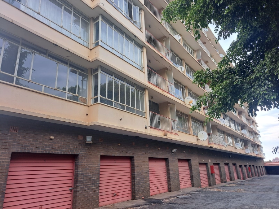 1 Bedroom Property for Sale in Baileys Muckleneuk Gauteng