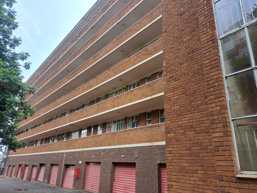 1 Bedroom Property for Sale in Baileys Muckleneuk Gauteng