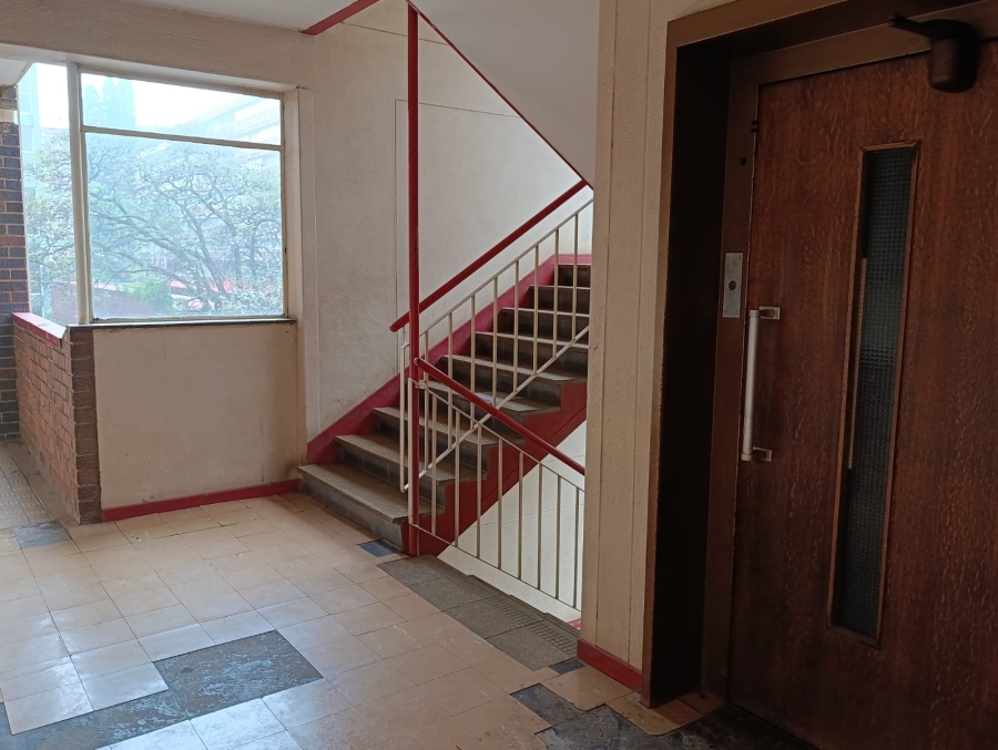 1 Bedroom Property for Sale in Baileys Muckleneuk Gauteng