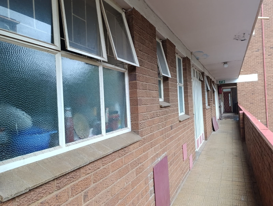 1 Bedroom Property for Sale in Baileys Muckleneuk Gauteng