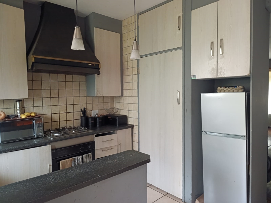 1 Bedroom Property for Sale in Baileys Muckleneuk Gauteng