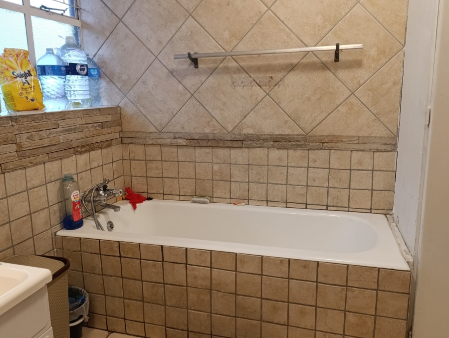 1 Bedroom Property for Sale in Baileys Muckleneuk Gauteng