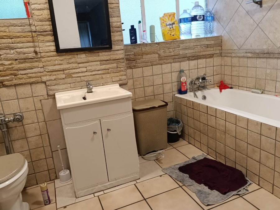 1 Bedroom Property for Sale in Baileys Muckleneuk Gauteng