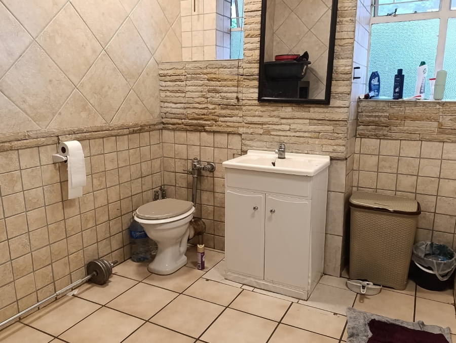 1 Bedroom Property for Sale in Baileys Muckleneuk Gauteng