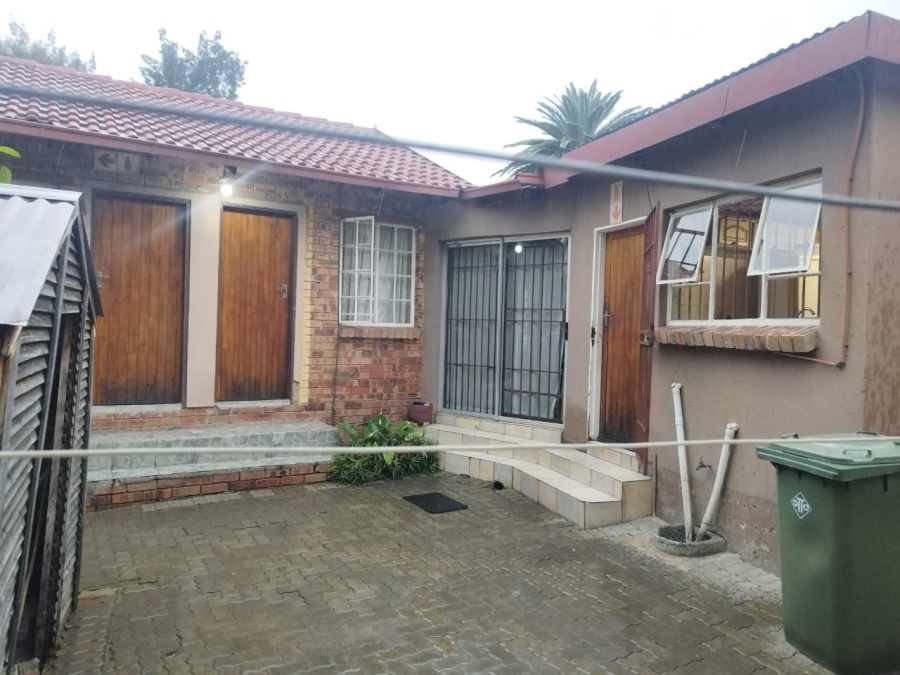 11 Bedroom Property for Sale in Birch Acres Gauteng