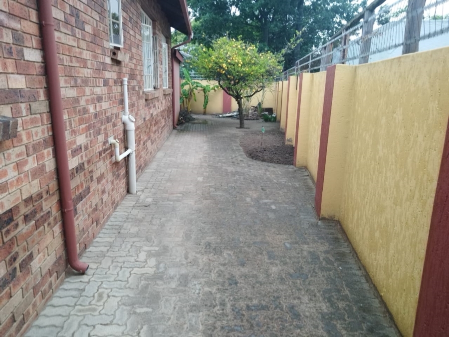 11 Bedroom Property for Sale in Birch Acres Gauteng