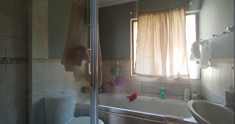 2 Bedroom Property for Sale in Montana Tuine Gauteng
