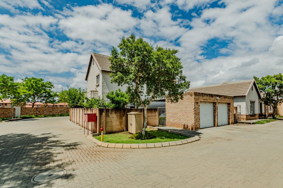 3 Bedroom Property for Sale in Willow Park Manor Gauteng