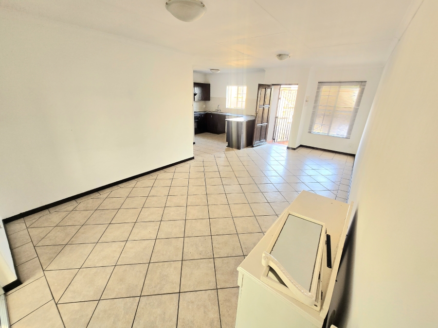 2 Bedroom Property for Sale in Noordwyk Gauteng