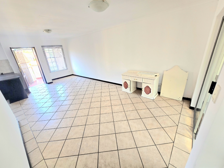 2 Bedroom Property for Sale in Noordwyk Gauteng