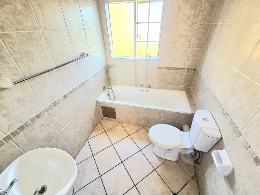 2 Bedroom Property for Sale in Noordwyk Gauteng