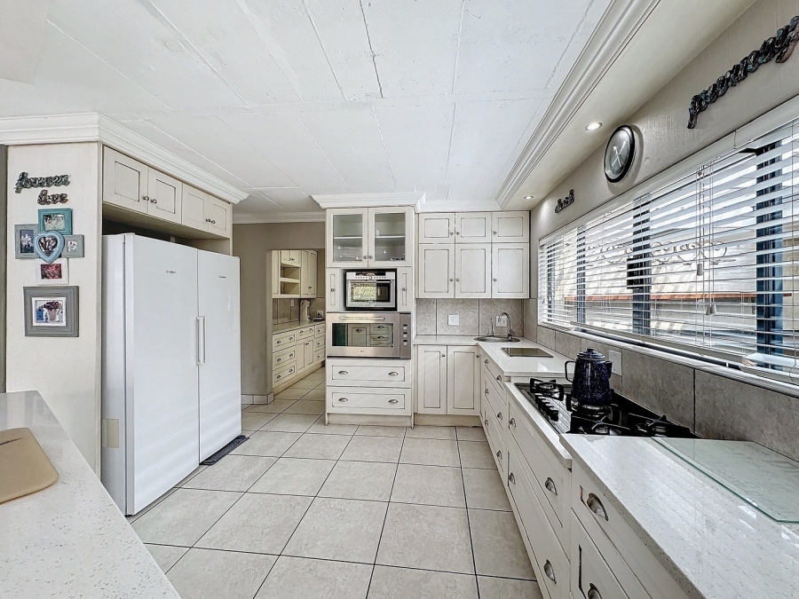 3 Bedroom Property for Sale in Lombardy Estate Gauteng