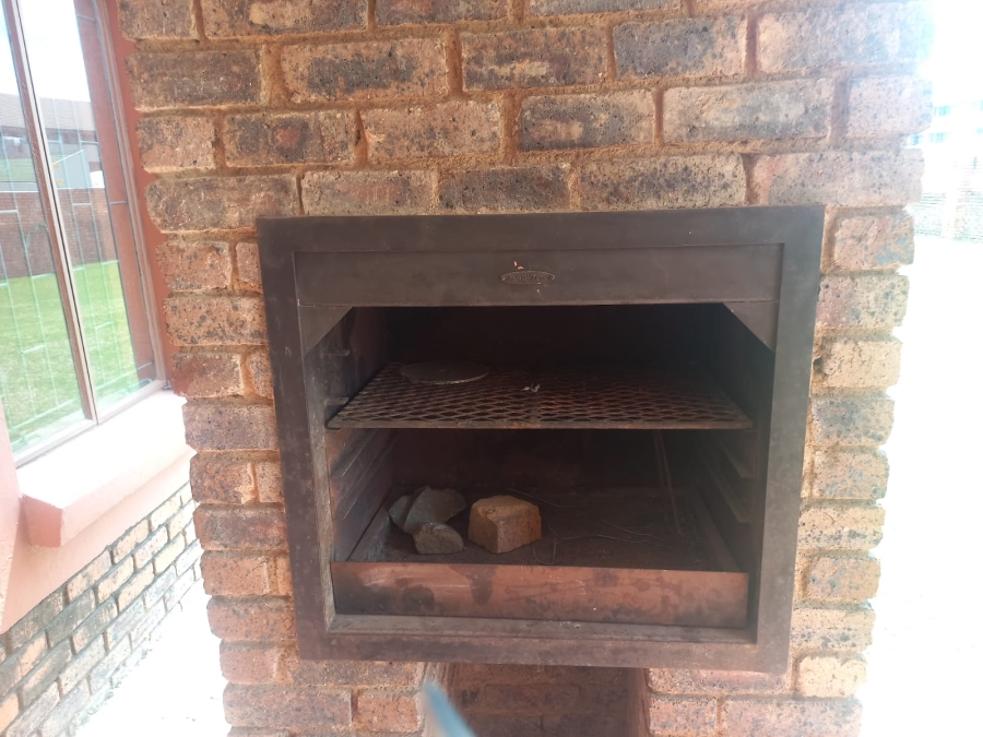 2 Bedroom Property for Sale in Edleen Gauteng