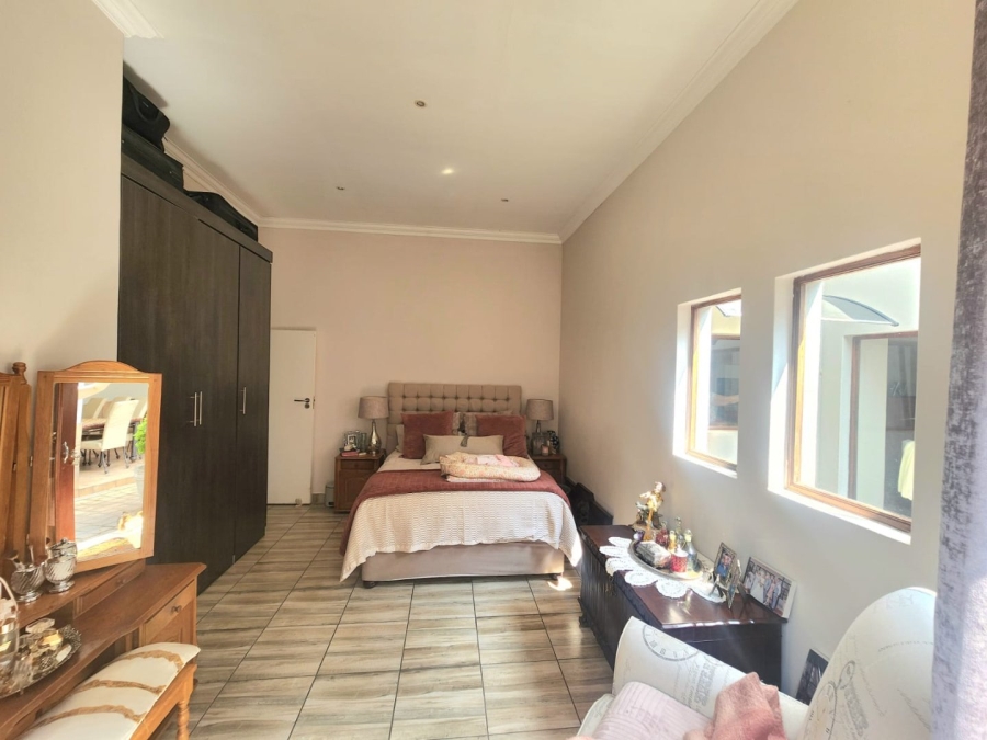 4 Bedroom Property for Sale in Zambezi Country Estate Gauteng