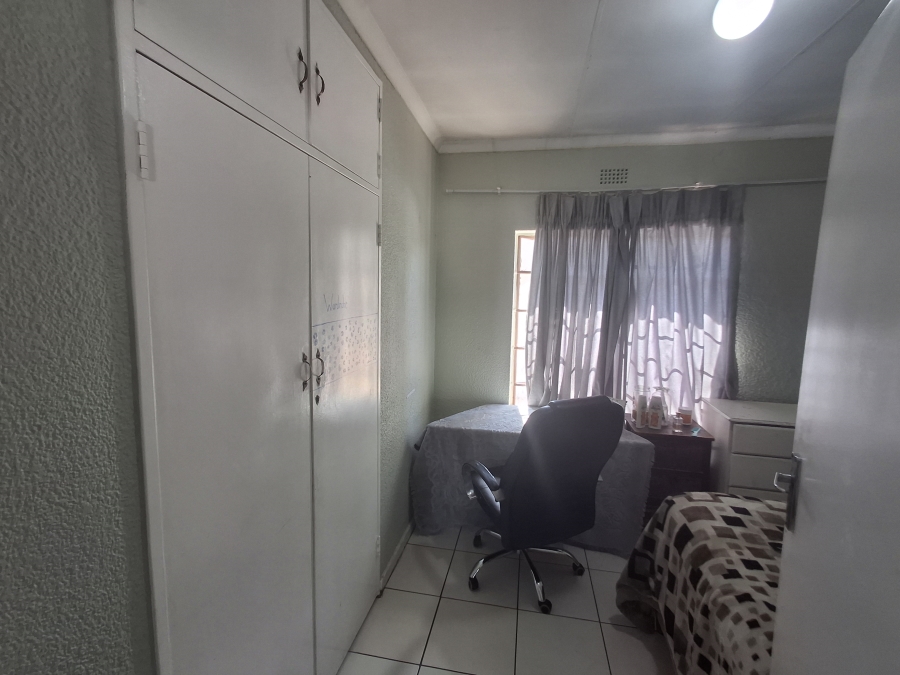 3 Bedroom Property for Sale in Birchleigh North Gauteng