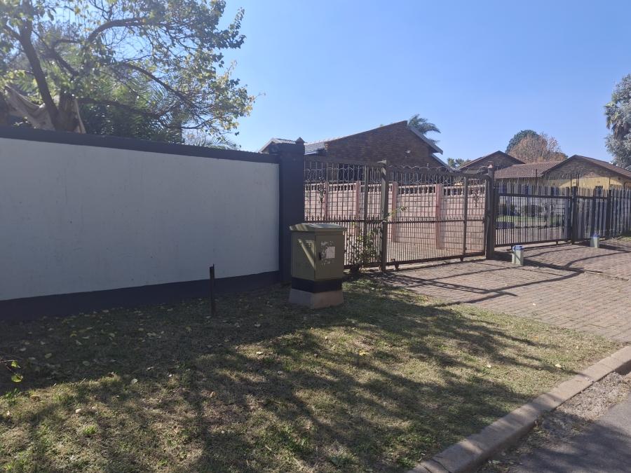 3 Bedroom Property for Sale in Birchleigh North Gauteng