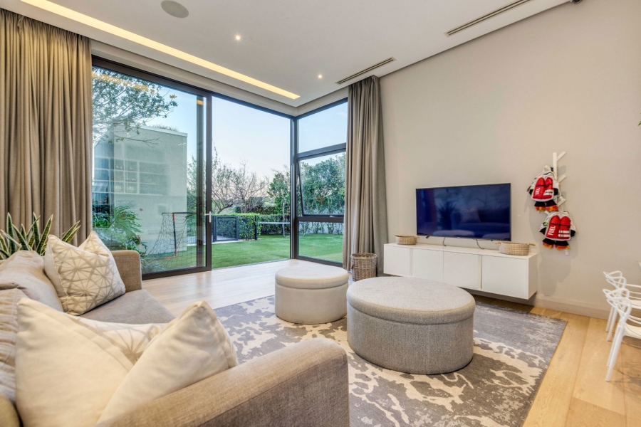 5 Bedroom Property for Sale in Helderfontein Estate Gauteng