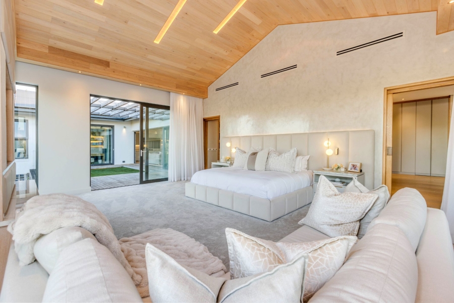 5 Bedroom Property for Sale in Helderfontein Estate Gauteng