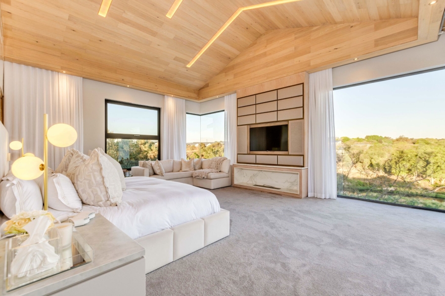 5 Bedroom Property for Sale in Helderfontein Estate Gauteng