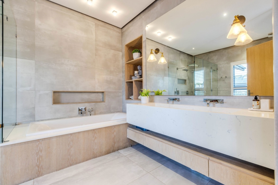 5 Bedroom Property for Sale in Helderfontein Estate Gauteng