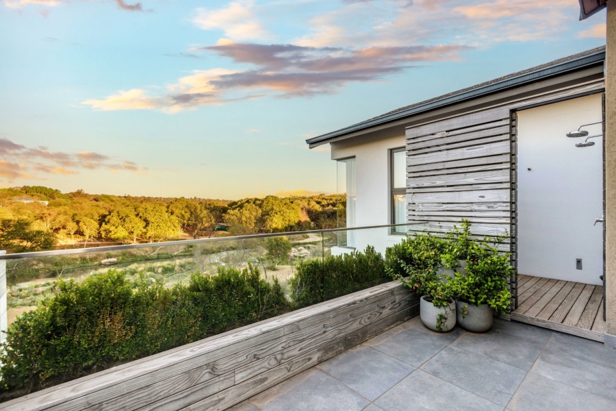 5 Bedroom Property for Sale in Helderfontein Estate Gauteng