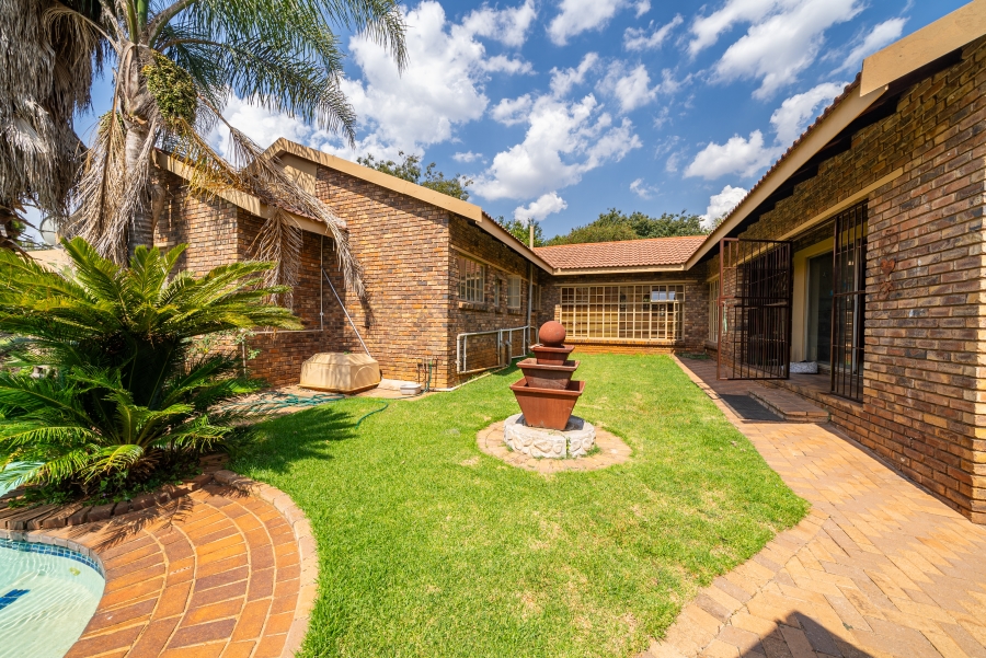 3 Bedroom Property for Sale in Sonneveld Gauteng
