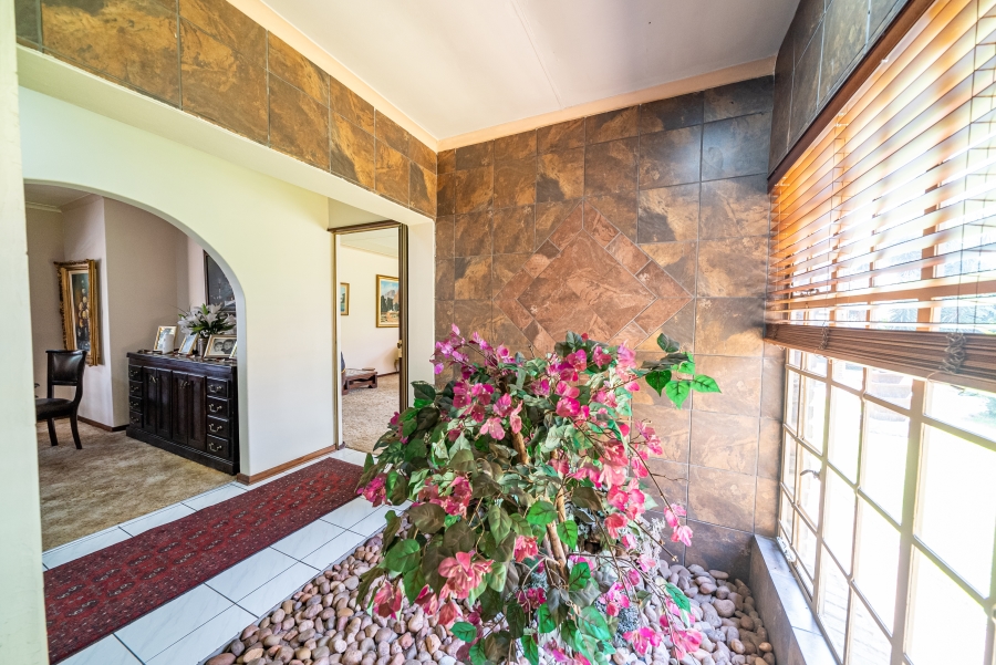 3 Bedroom Property for Sale in Sonneveld Gauteng