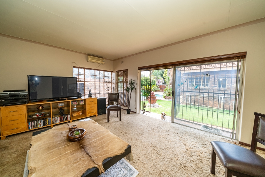 3 Bedroom Property for Sale in Sonneveld Gauteng