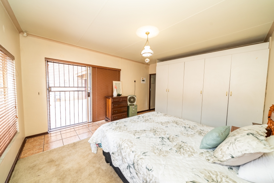 3 Bedroom Property for Sale in Sonneveld Gauteng