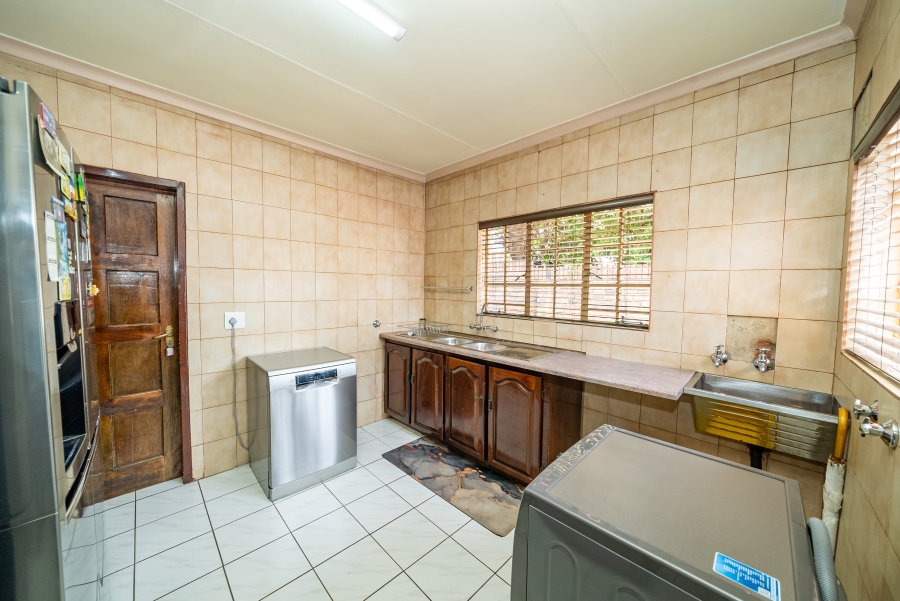 3 Bedroom Property for Sale in Sonneveld Gauteng