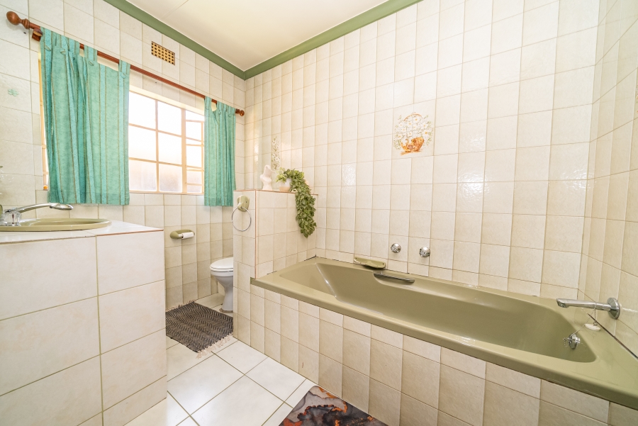 3 Bedroom Property for Sale in Sonneveld Gauteng