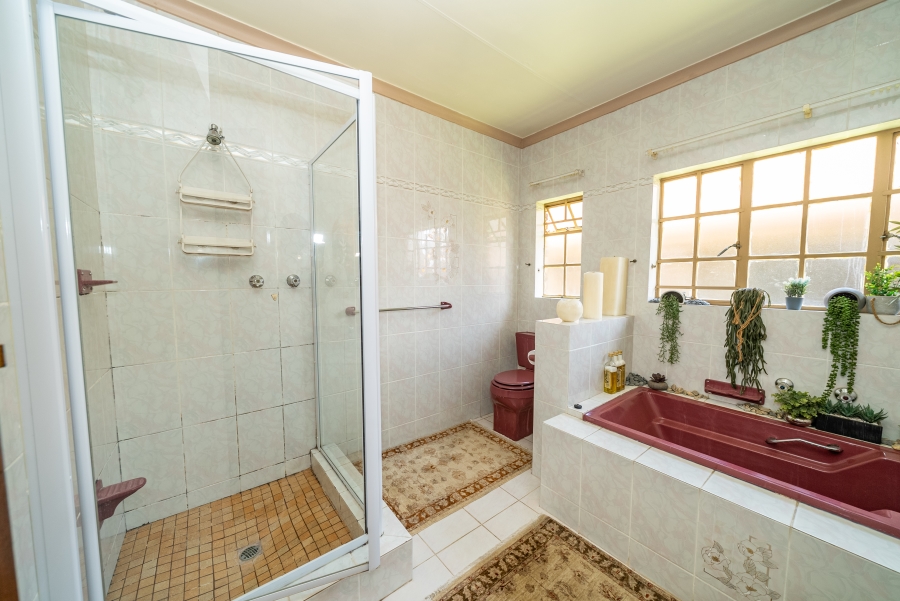 3 Bedroom Property for Sale in Sonneveld Gauteng