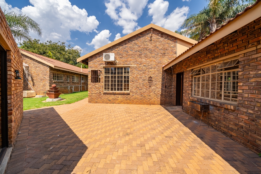 3 Bedroom Property for Sale in Sonneveld Gauteng