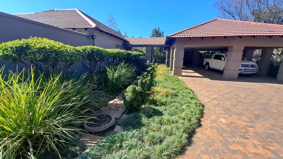 5 Bedroom Property for Sale in Three Rivers Gauteng