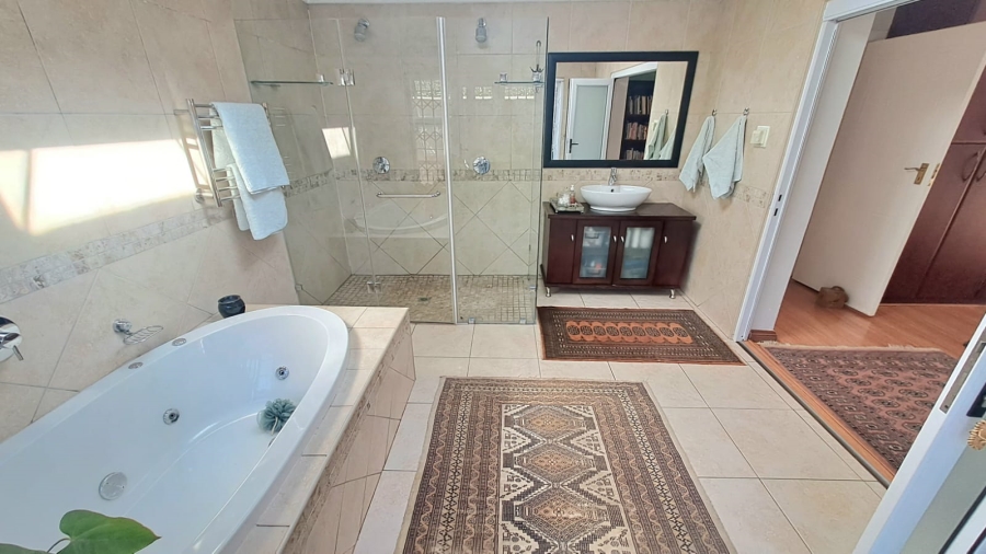 5 Bedroom Property for Sale in Three Rivers Gauteng