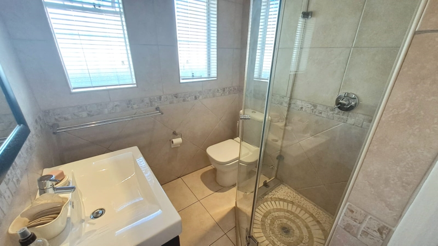 5 Bedroom Property for Sale in Three Rivers Gauteng