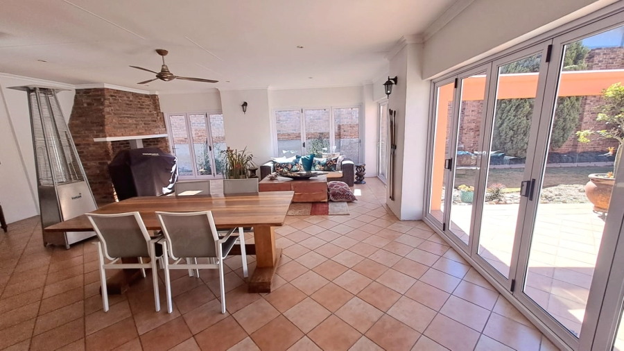 5 Bedroom Property for Sale in Three Rivers Gauteng