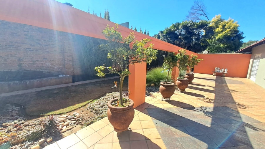 5 Bedroom Property for Sale in Three Rivers Gauteng