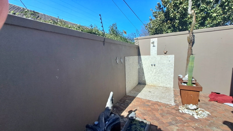 5 Bedroom Property for Sale in Three Rivers Gauteng
