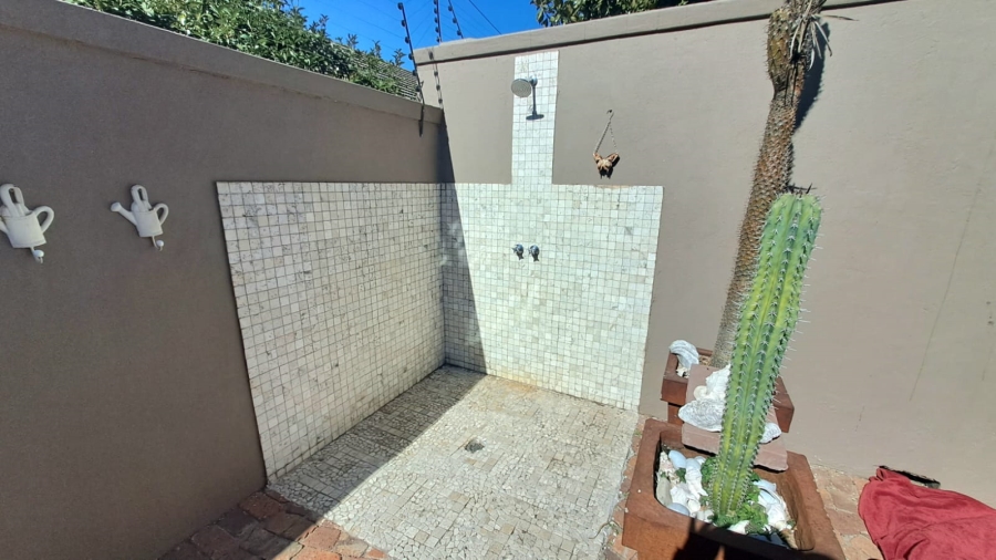 5 Bedroom Property for Sale in Three Rivers Gauteng
