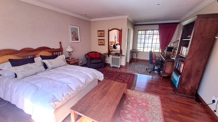 5 Bedroom Property for Sale in Three Rivers Gauteng