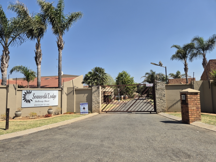2 Bedroom Property for Sale in Sonneveld Gauteng
